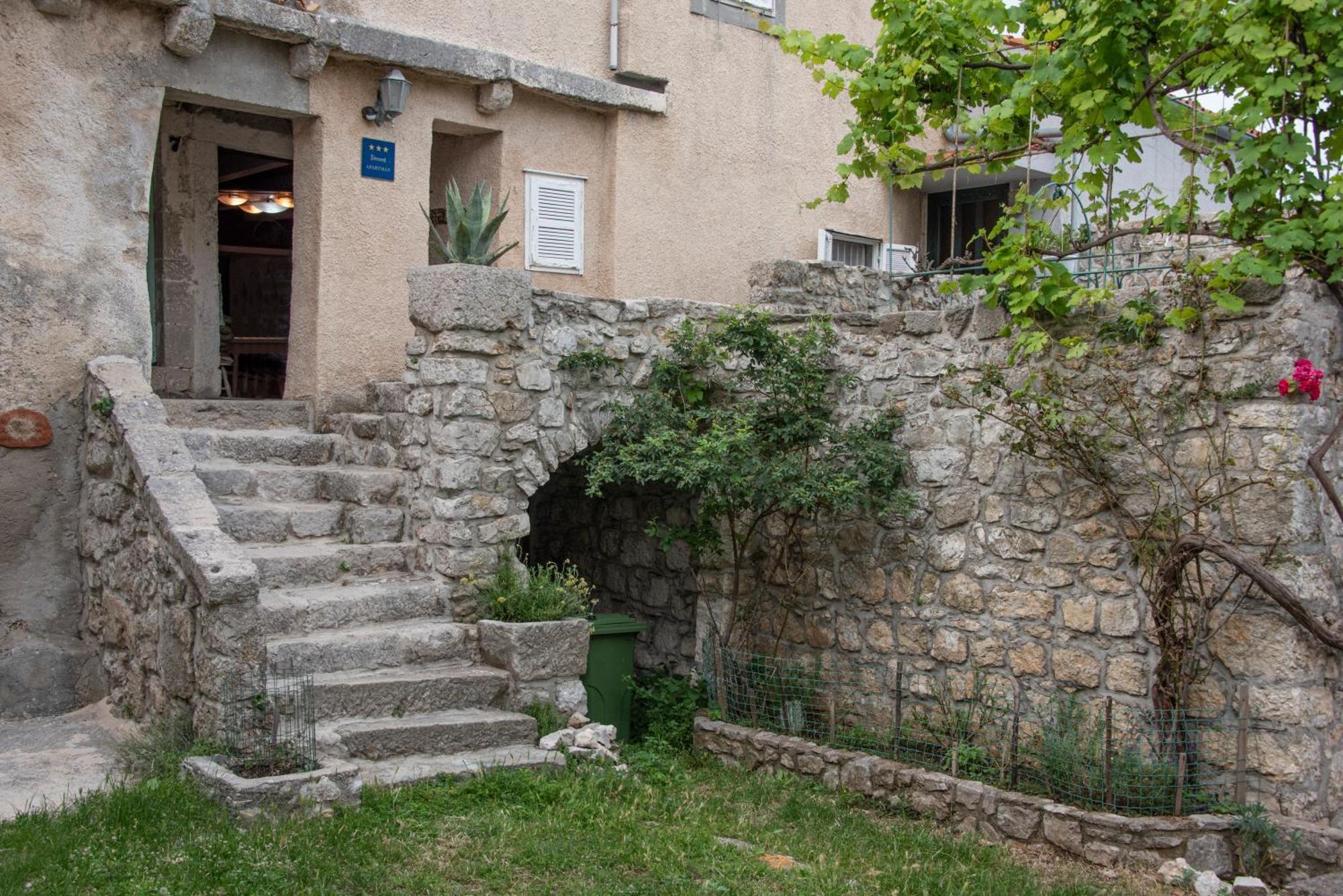 Apartman Nives Lubenice Bagian luar foto
